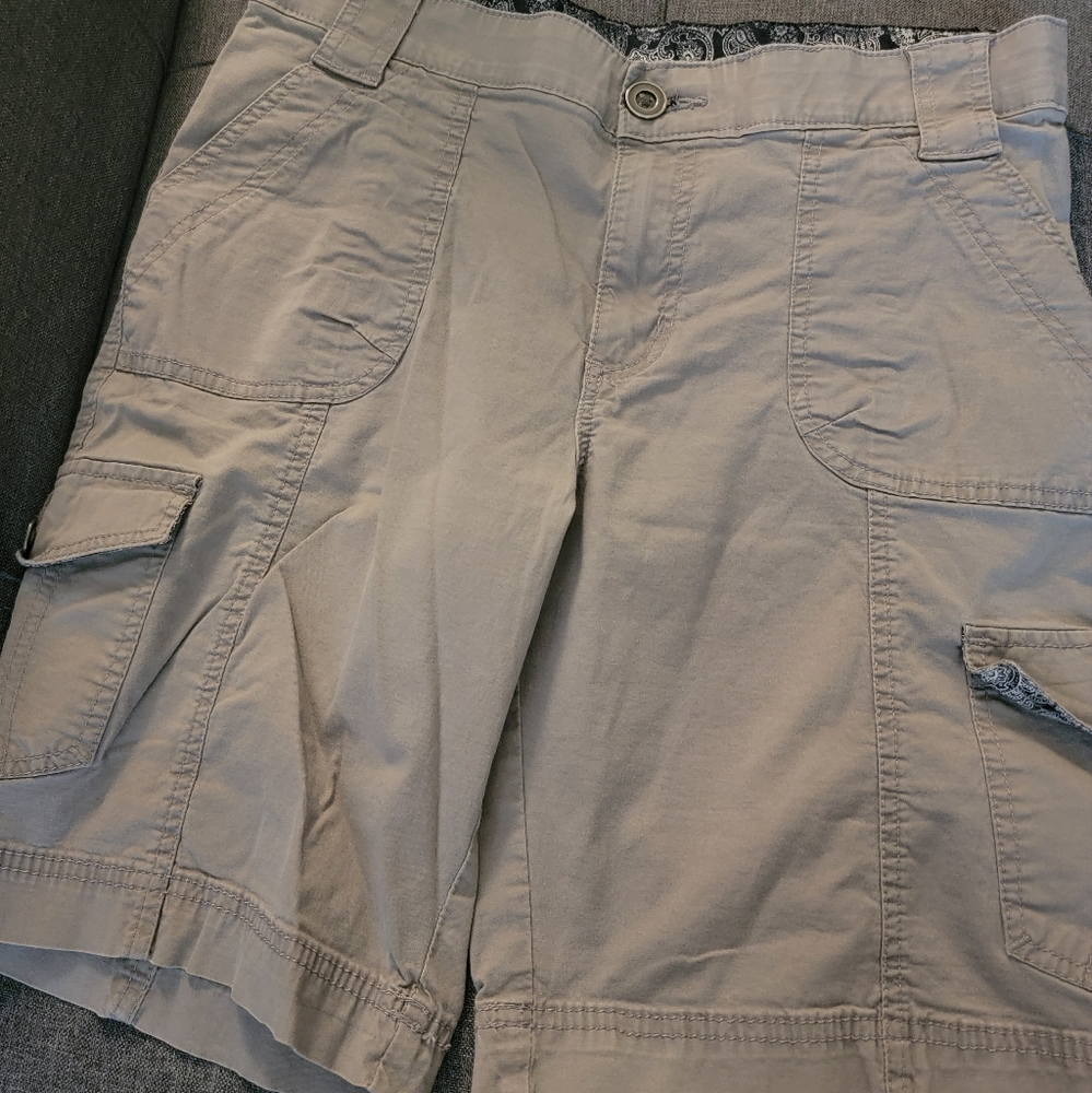 Lee six-pocket khaki shorts. Perfect for hiking.